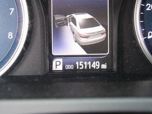 Used 2017 Toyota Camry LE image 9