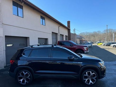 Used 2022 Volkswagen Taos SEL image 4