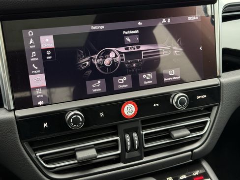 Used 2025 Porsche Macan image 21