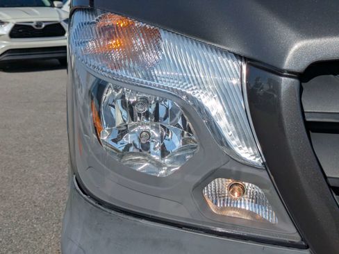 Used 2018 Mercedes-Benz Sprinter 2500 image 10