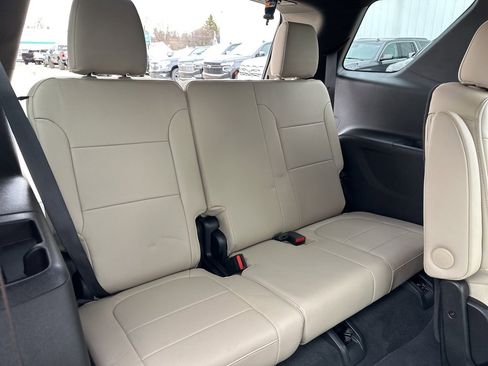 Used 2023 Chevrolet Traverse Premier image 26