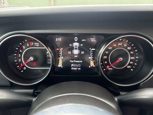 Used 2022 Jeep Gladiator Mojave w/ Trailer Tow Package AWD/4WD image 15