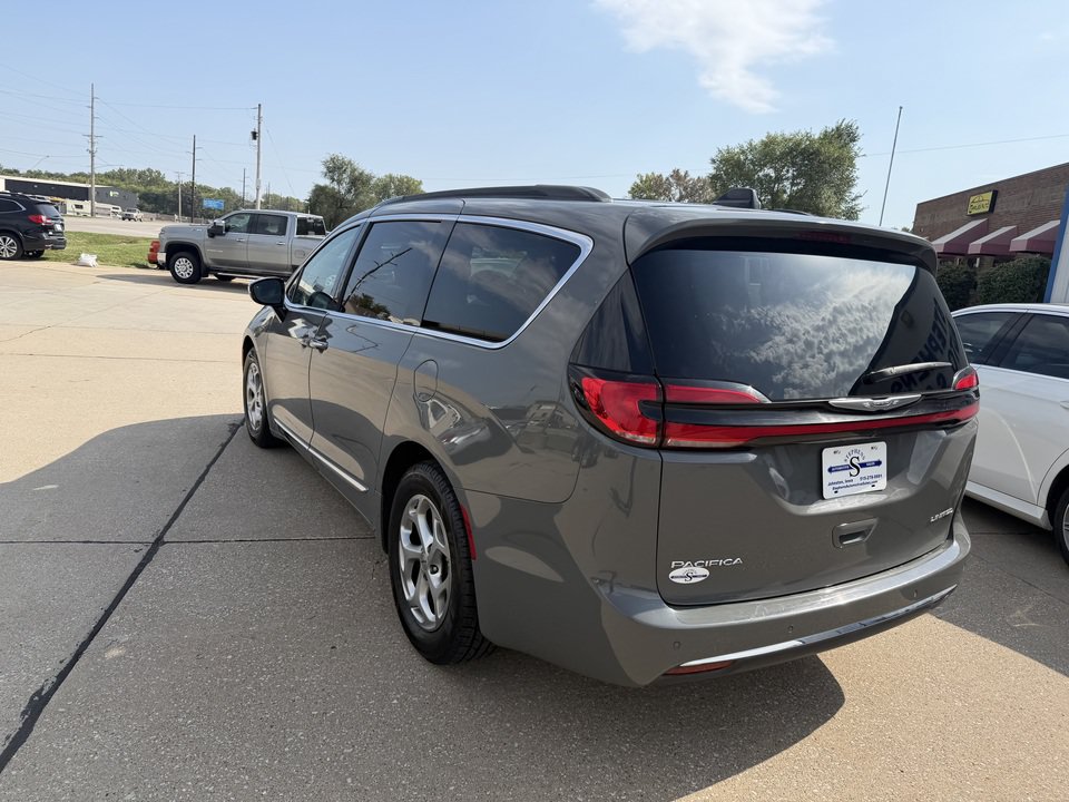 Used 2023 Chrysler Pacifica Limited FWD image 6