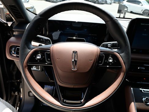 Used 2026 Lincoln Aviator Reserve AWD/4WD image 23