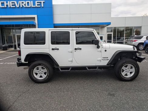 Used 2018 Jeep Wrangler Unlimited Sport S image 8