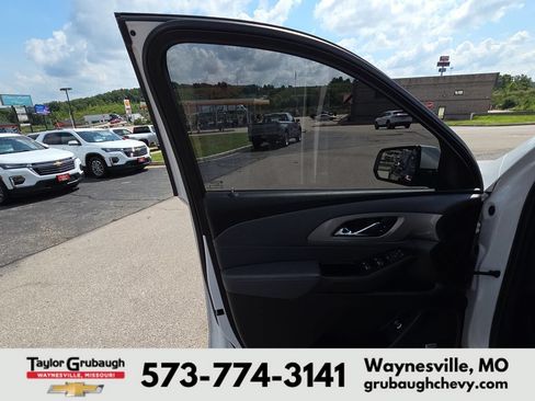 Used 2018 Chevrolet Traverse LT FWD image 12