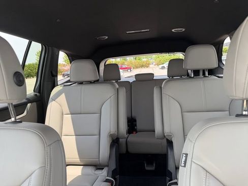Used 2025 GMC Acadia Elevation w/ Elevation Premium Package AWD/4WD image 31