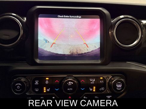 Used 2019 Jeep Wrangler Unlimited Sahara w/ Uconnect 4C Nav & Sound Group AWD/4WD image 32
