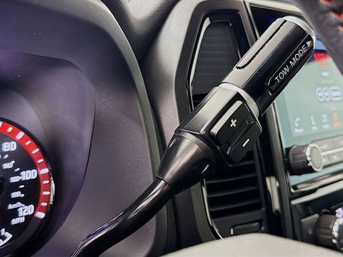 Used 2024 Nissan Titan PRO-4X w/ Pro-4x Convenience Package image 19