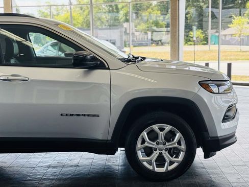 Used 2024 Jeep Compass Latitude AWD/4WD image 5