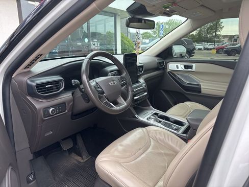 Used 2020 Ford Explorer Platinum w/ Premium Technology Package AWD/4WD image 3