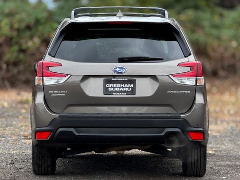 Used 2021 Subaru Forester Premium AWD/4WD image 6