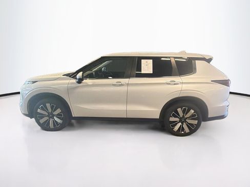 Used 2025 Mitsubishi Outlander SE AWD/4WD image 4