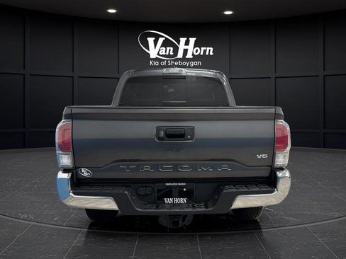 Used 2022 Toyota Tacoma TRD Off-Road AWD/4WD image 4