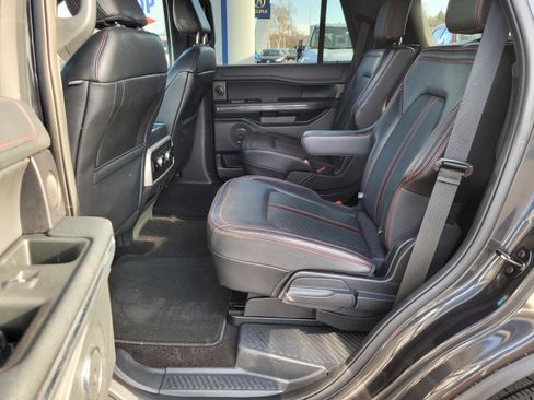 Used 2022 Ford Expedition Limited image 12
