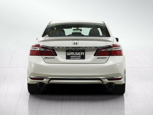 Used 2016 Honda Accord Sport image 4