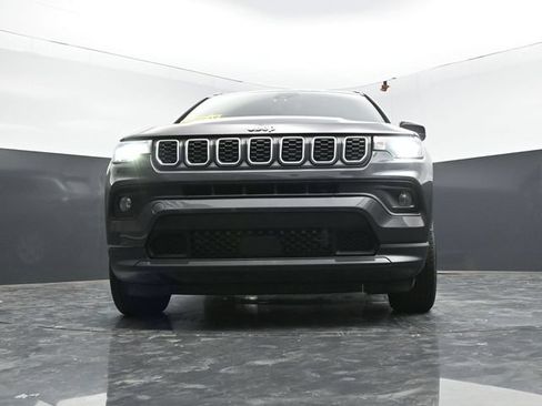 Used 2024 Jeep Compass Latitude AWD/4WD image 40