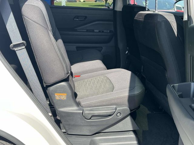 Used 2025 Nissan Pathfinder S FWD image 21