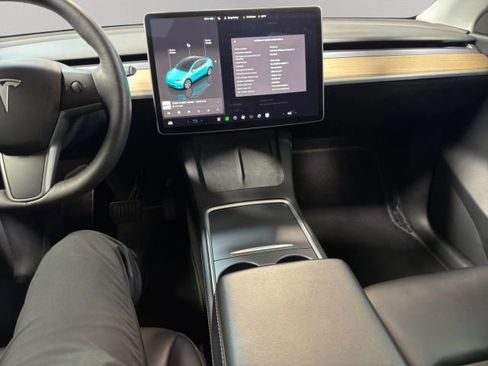 Used 2022 Tesla Model Y Long Range image 12