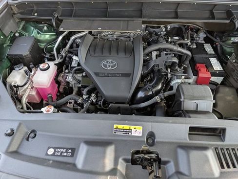 Used 2023 Toyota Highlander XLE AWD/4WD image 39