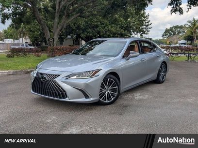Used 2025 Lexus ES 300h w/ Premium Package