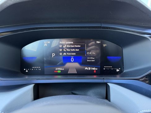 Used 2024 Volkswagen Taos SE w/ Panoramic Sunroof Package image 19