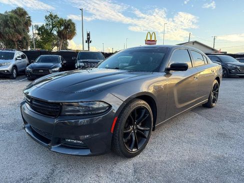 Used 2017 Dodge Charger SXT w/ Blacktop Package RWD image 1