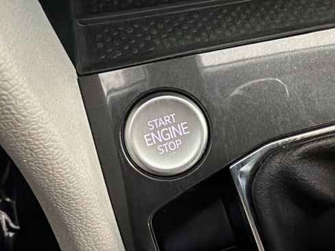 Certified 2023 Volkswagen Tiguan SE FWD image 25