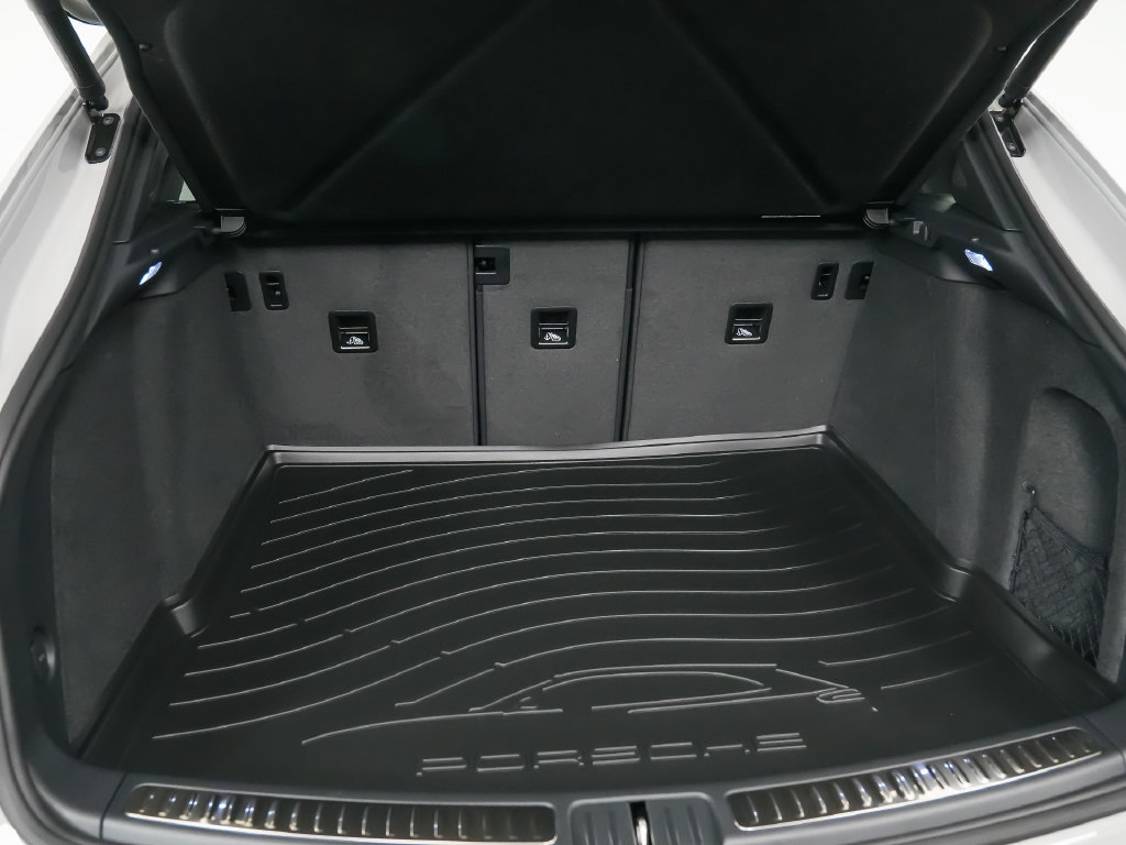 Used 2026 Porsche Macan AWD/4WD image 13