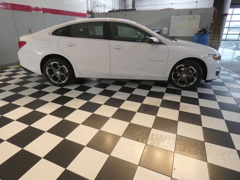 Used 2024 Chevrolet Malibu LT image 4