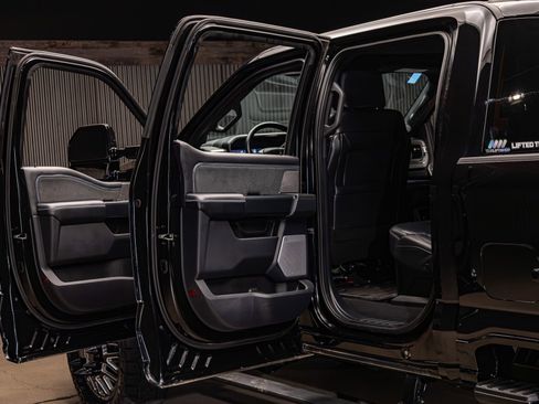 Used 2025 Ford F450 Platinum w/ FX4 Off-Road Package image 32