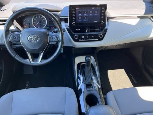 Used 2020 Toyota Corolla SE FWD image 2