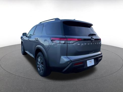 Used 2025 Nissan Pathfinder SV image 11