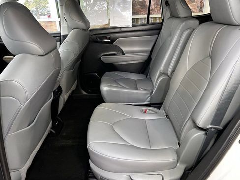 Certified 2021 Toyota Highlander XLE image 45