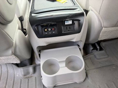 Used 2012 Toyota Sienna XLE w/ Entertainment Pkg FWD image 9