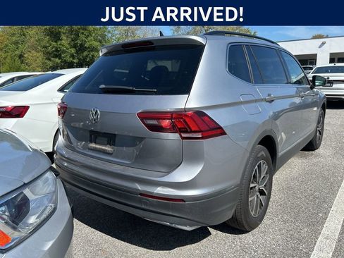 Used 2020 Volkswagen Tiguan SE w/ Panoramic Sunroof Package image 2