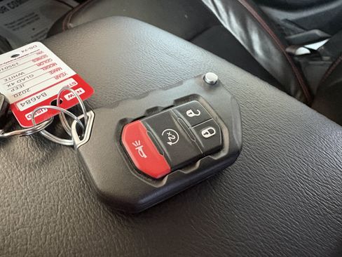 Used 2020 Jeep Gladiator Rubicon AWD/4WD image 27