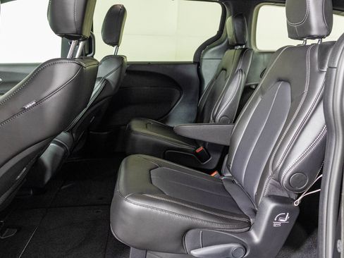 New 2026 Chrysler Pacifica Select AWD/4WD image 37