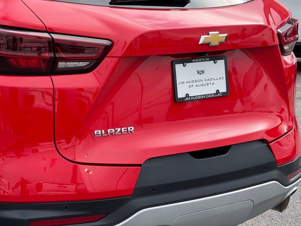 Used 2024 Chevrolet Blazer LT w/ Convenience Package FWD image 9