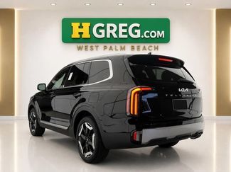 Used 2024 Kia Telluride EX w/ EX Captain's Chair Package FWD video 2