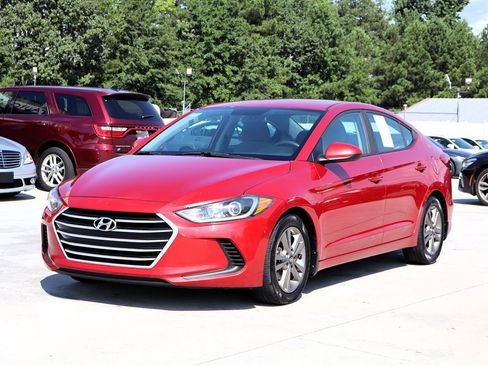 Used 2017 Hyundai Elantra SE FWD image 3