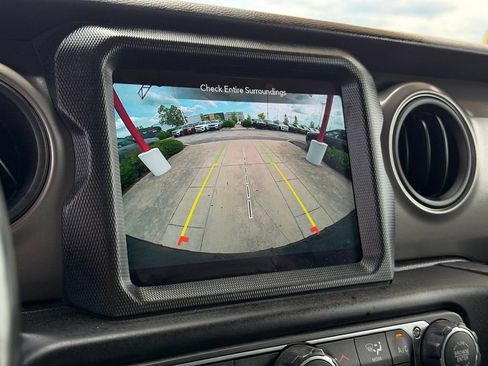 Used 2022 Jeep Wrangler Unlimited Sport AWD/4WD image 21