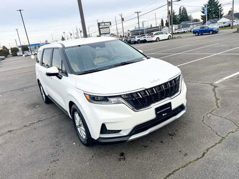 Certified 2024 Kia Carnival LX image 6