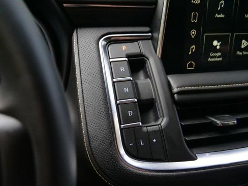 Used 2024 GMC Yukon XL SLT w/ SLT Luxury Package image 15