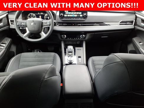 Used 2025 Mitsubishi Outlander SE image 11