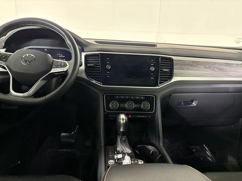 Used 2023 Volkswagen Atlas Cross Sport SE w/ Panoramic Sunroof Package FWD image 25