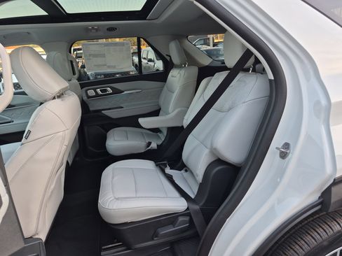 New 2025 Ford Explorer Platinum w/ Ultimate Package image 15