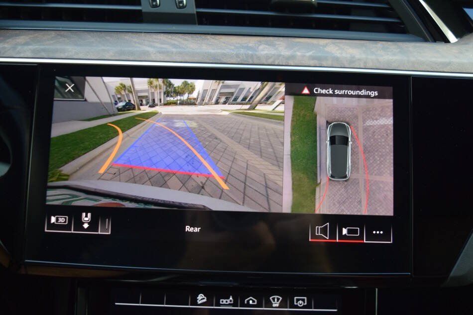 Used 2019 Audi e-tron Prestige w/ Prestige Package AWD/4WD image 59