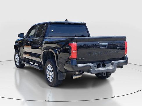 Used 2024 Toyota Tacoma SR5 AWD/4WD image 5