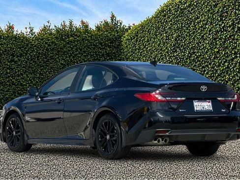 Used 2025 Toyota Camry SE FWD image 7